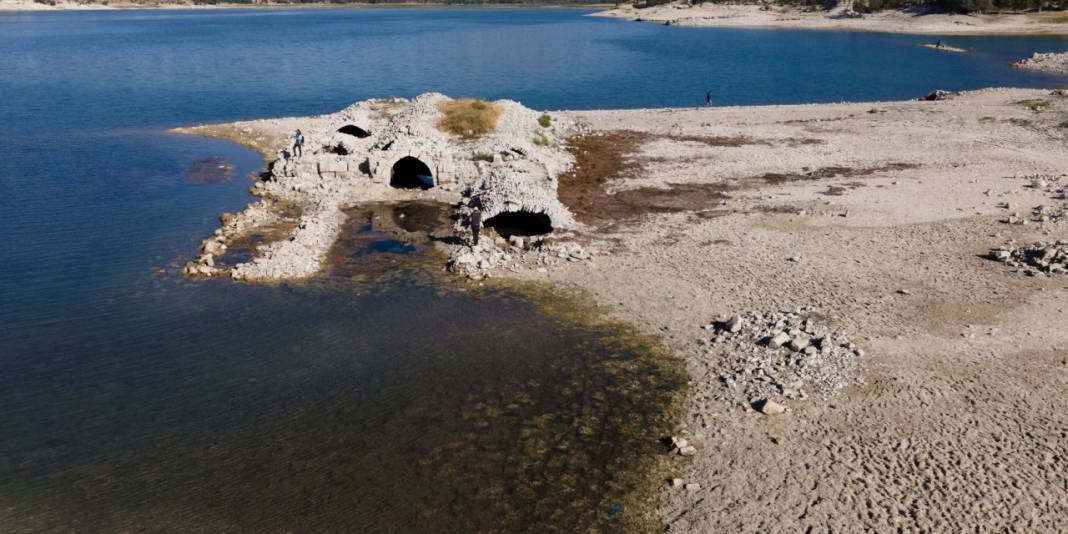 Sular çekildi 822 yıllık Selçuklu hanı ortaya çıktı 5